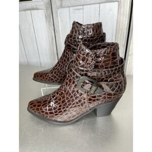 DINGO Croc Print Patent Leather Western Cowgirl Ankle Bootie Buckles Size 6 6.5